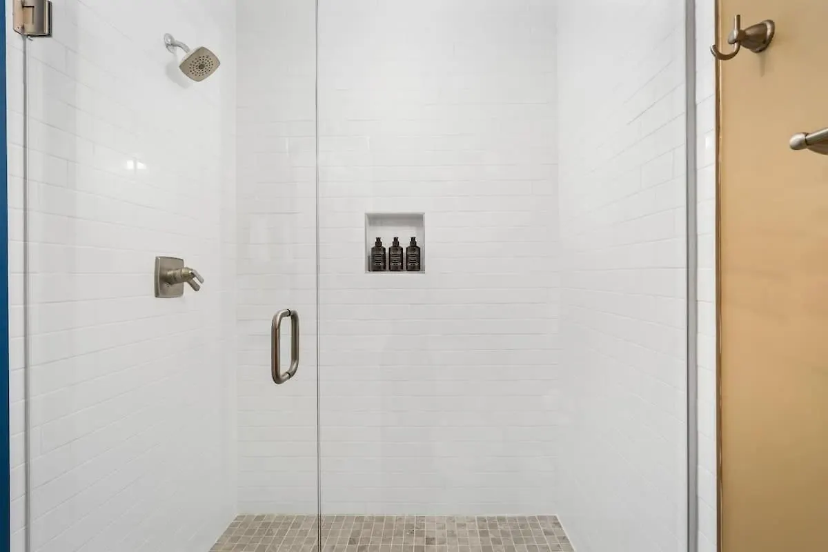 Chic Oasis 2 Miles From Dt - Pool Table - B-Dashy Nashville Holiday home